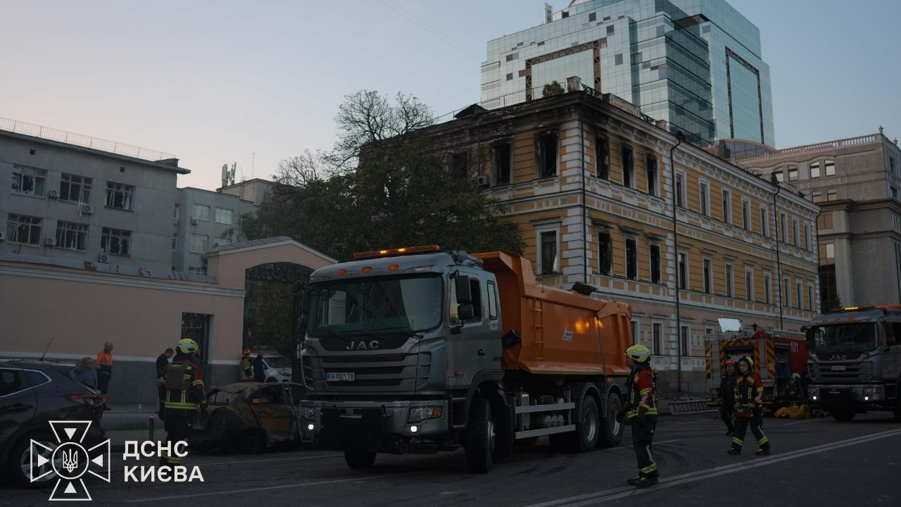 Пожежу в будівлі НАН ліквідували, триває розбір завалів