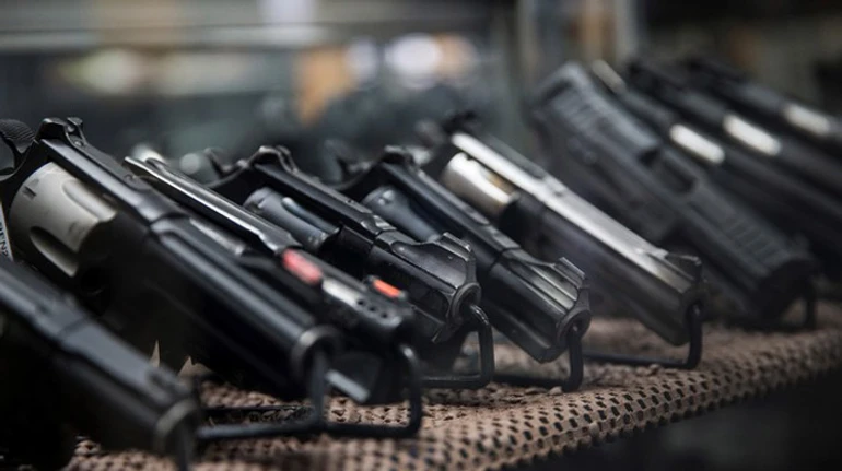 Зброя для обраних. Що не так з новим законопроєктом про легалізацію зброї для цивільних?