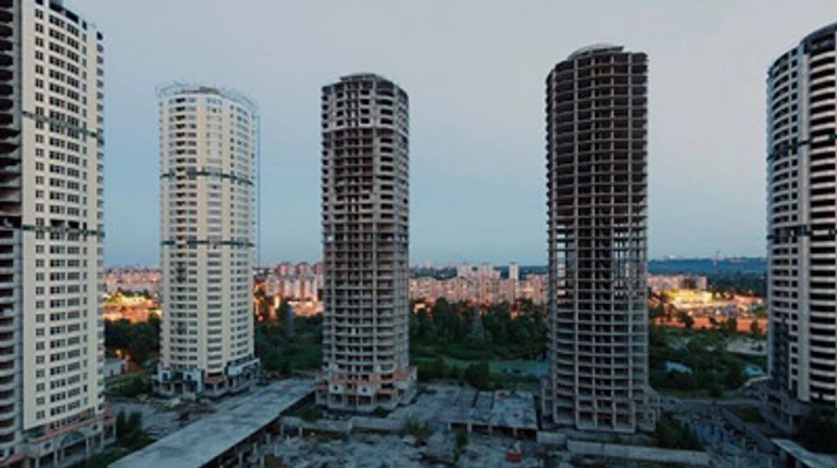 Закинуті будівлі та незаконні новобудови Києва. Що з ними планує робити уряд?