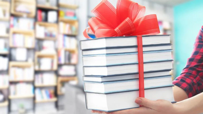 Для детей и взрослых: ТОП-25 книг, которые будут отличным подарком