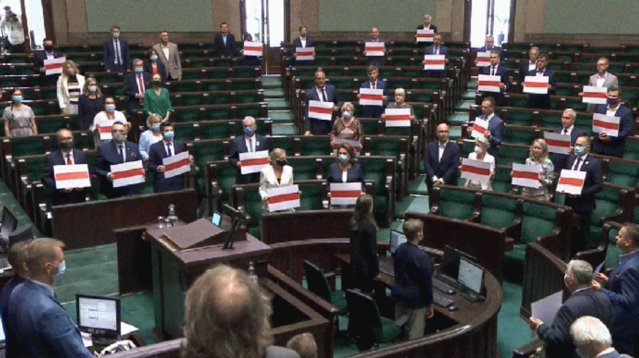 Сейм Польши призвал правительство создать условия ускоренного приема беженцев из Беларуси