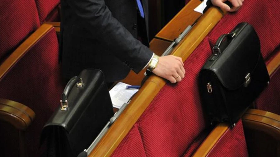 У Раду точно потрапили б 4 партії, а Голос – в аутсайдерах