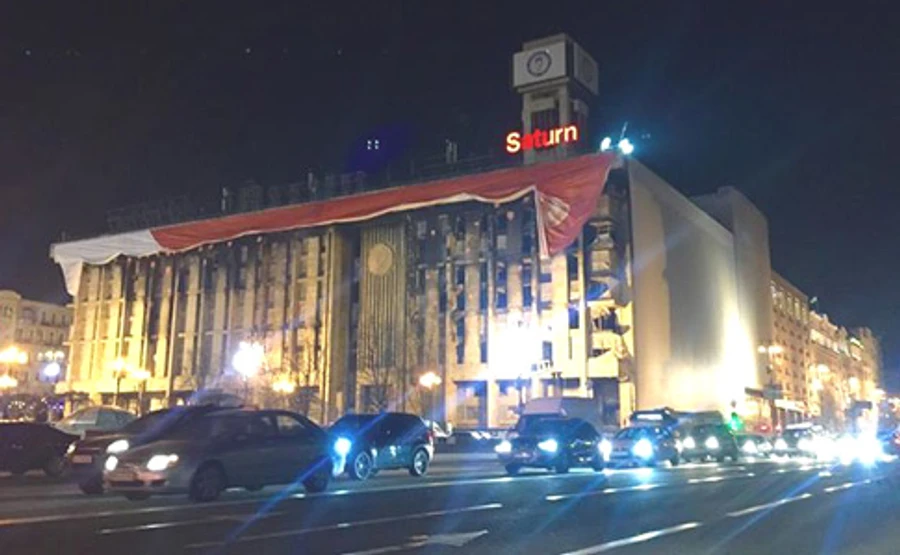 Кличко: Рекламный баннер на Доме профсоюзов - незаконный