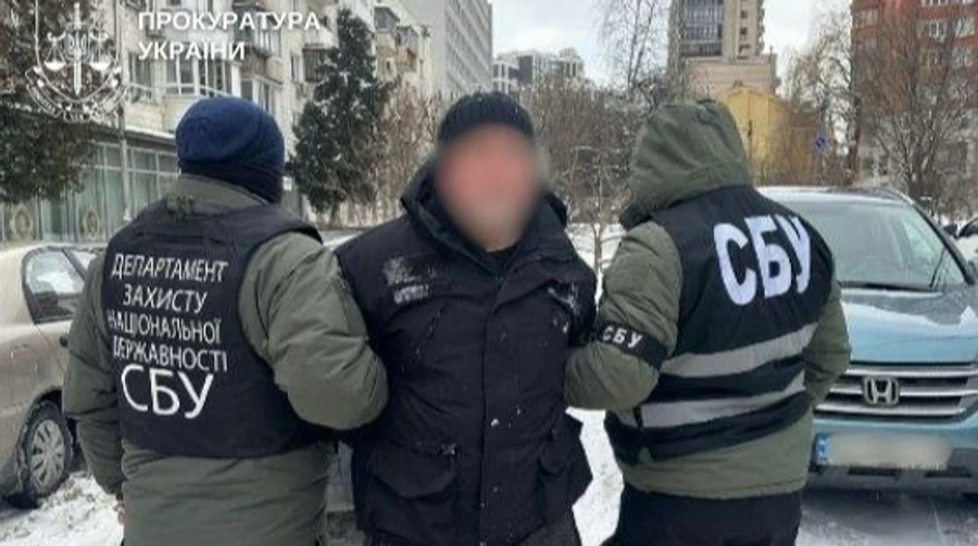 У Києві чоловік торгував зброєю, яку зберігав у приміщенні лікарні