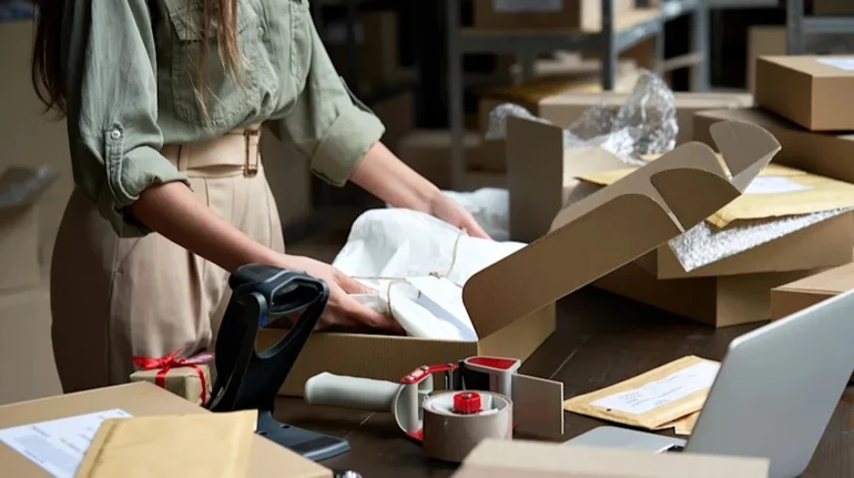 У постачальника коробок для Укрпошти знайшли бізнес у РФ – ЗМІ