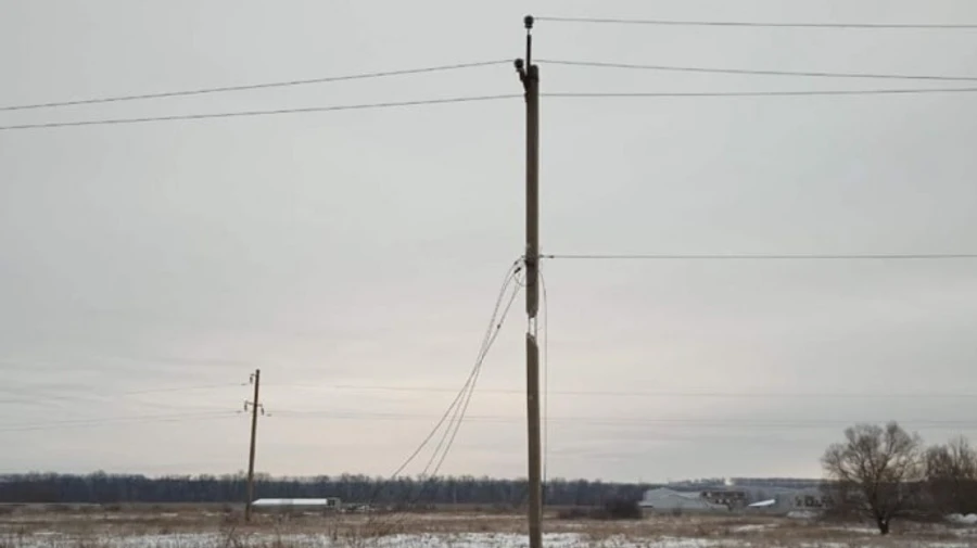 Russians drop air bomb near power engineers checking damaged power lines in Kharkiv Oblast – photo