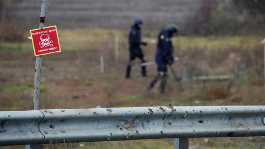Автомобіль підірвався на вибухівці в Харківській області: загинув чоловік, ще одного поранено