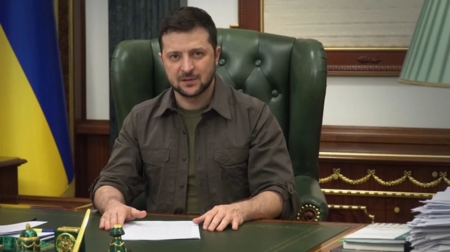 Зеленский: Российская авиация целенаправленно сбросила бомбу на драмтеатр в Мариуполе