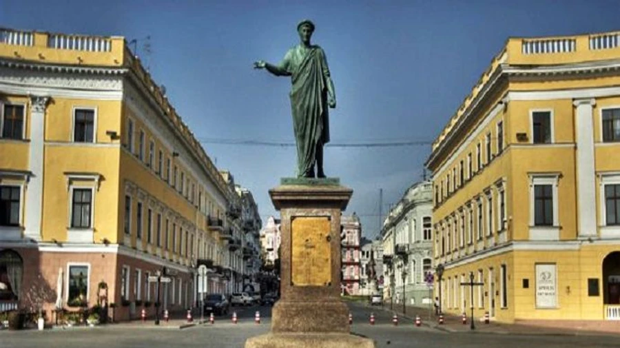 Суд признал незаконной попытку Труханова вернуть проспекту Небесной Сотни имя Жукова