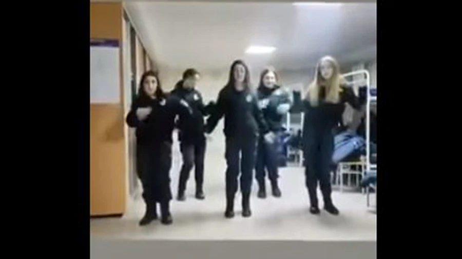 Шансон в казарме: В Харькове вычислили студенток, которые танцевали под Вороваек