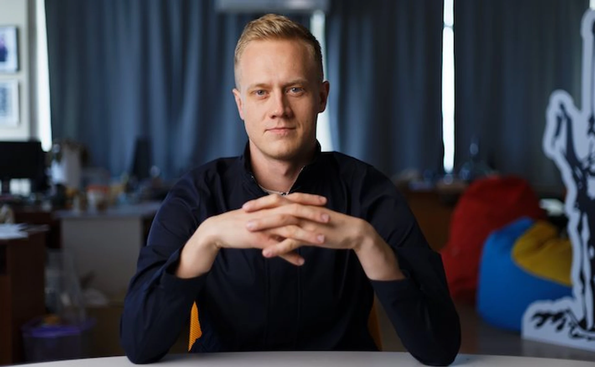 Эмоциональное становится важнее рационального: говорим с Романом Кравцом о будущем политики и журналистики