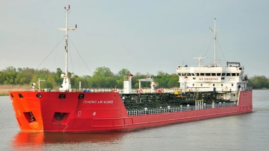 Після вибуху танкера в Азовському морі шукають трьох росіян – ЗМІ