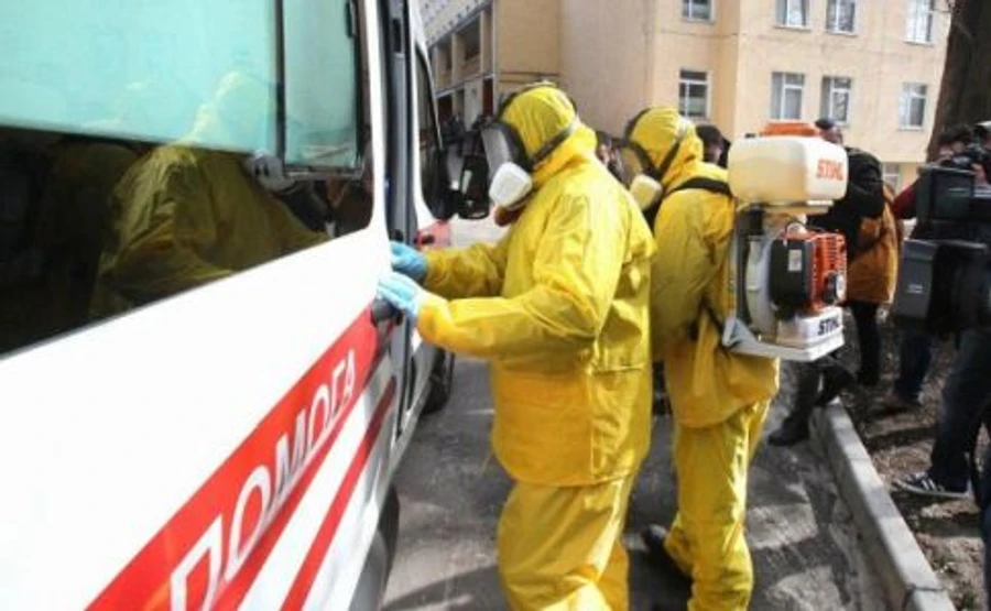 Уже 1462 випадки COVID-19 в Україні, із них 104 – діти. 45 людей померли