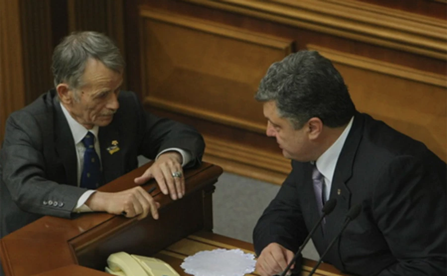 Джемілєв: Порошенко згоден з умовами постачання електрики в Крим