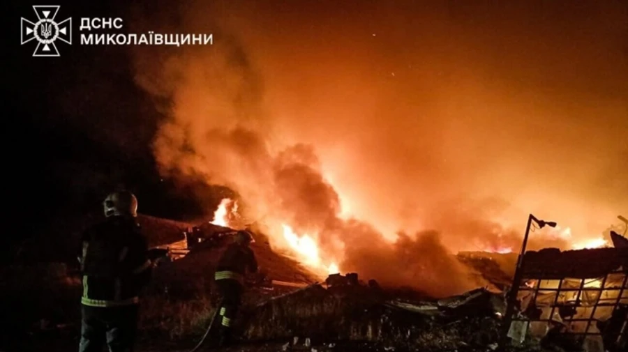 Россияне атаковали Николаев дронами: в городе вспыхнули пожары на складах