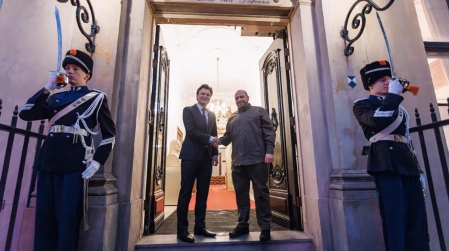 Умєров прибув з візитом до Нідерландів, де відвідає центр підготовки фахівців для F-16