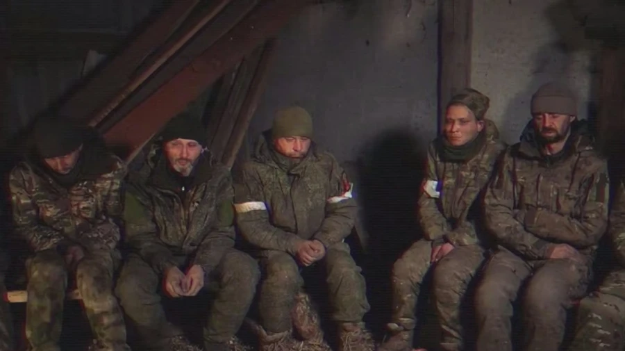 Ukrainian paratroopers block Russian dugout and capture seven soldiers