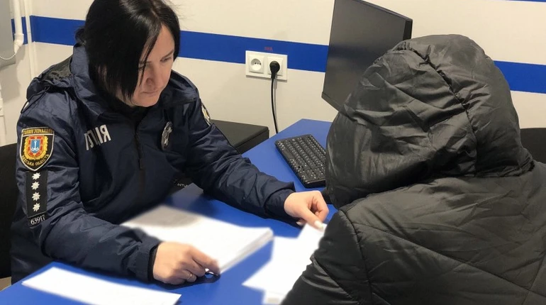 В Одесской области экс-работница реабцентра избила 6-летнего мальчика: ей вручили подозрение в пытках