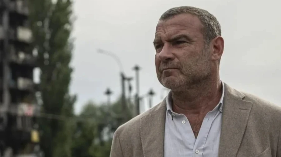 Liev Schreiber visits site of Russian attack in Kyiv where residential building was hit