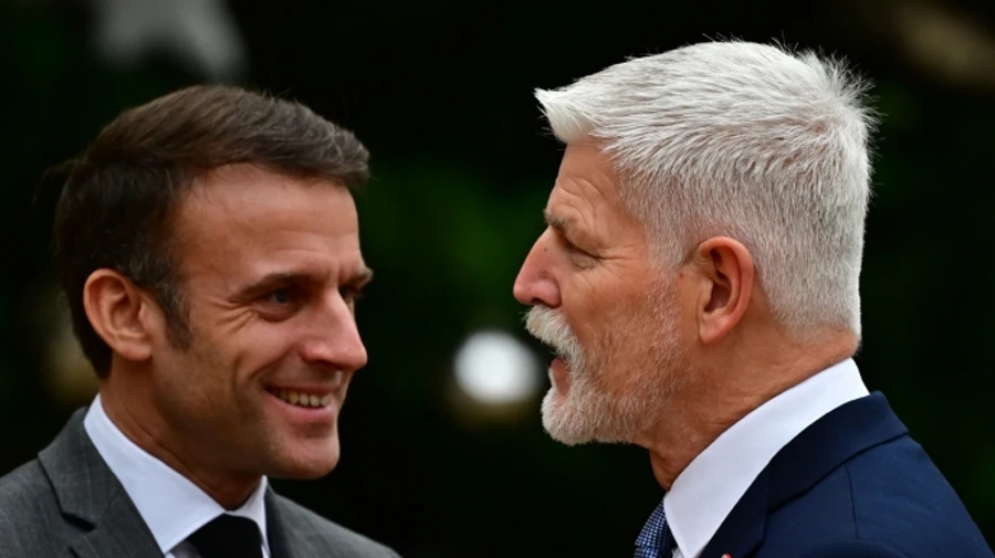 Снаряды для Украины: Макрон в Праге обсудит чешскую инициативу