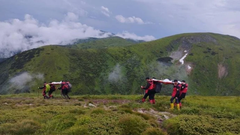 На Говерле молния убила мужчину и девочку
