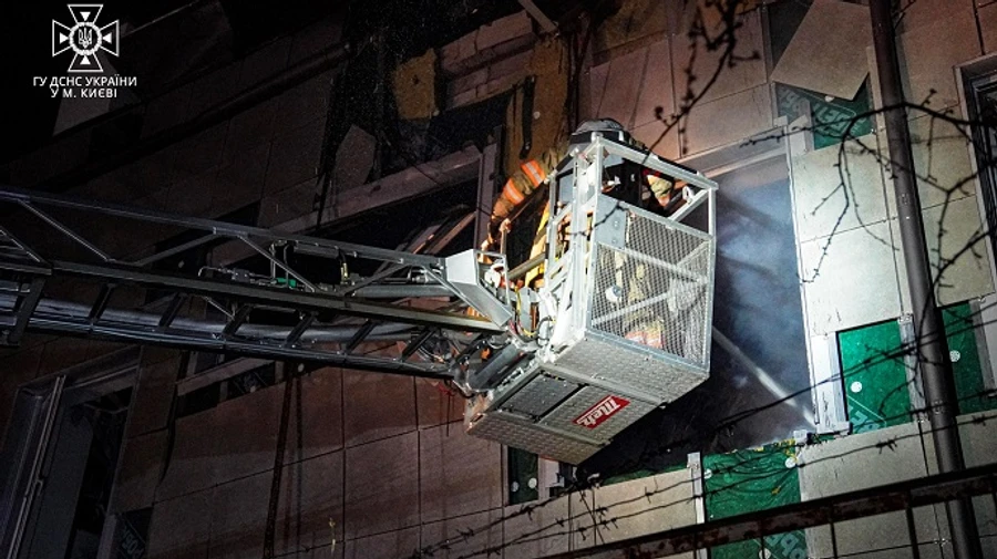 Shop on fire in Kyiv's Sviatoshyn district