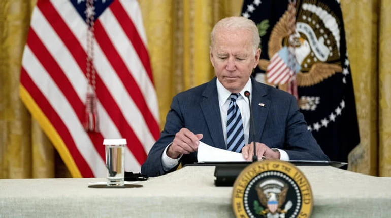 Осеннее падение Байдена: почему все больше американцев не поддерживают президента