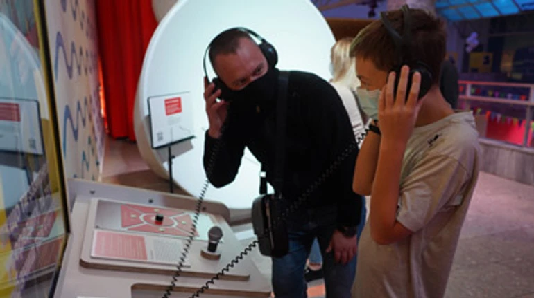 Створити мікрочіп із піску та проїхатися на велосипеді з квадратними колесами: чим дивує відвідувачів Музей науки МАН