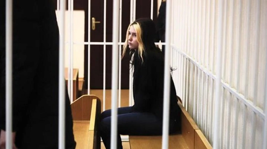 Дівчині, що в Білорусі розмальовувала поліцейські щити, дали 2 роки колонії