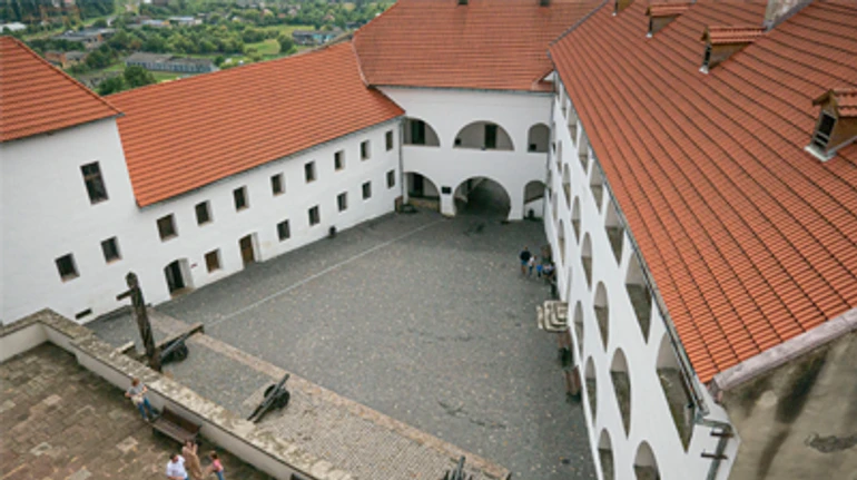 Окно в Европу, ловушки, хамам и тайные комнаты. Чем уникален замок Паланок в Мукачево