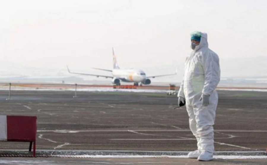 Коронавірус: кожен третій не хоче, аби українців повертали після закриття кордонів