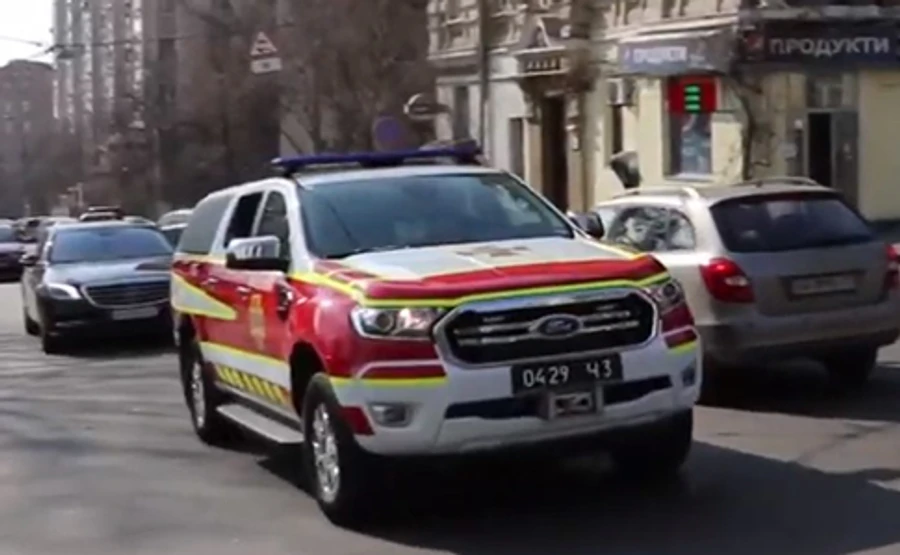 Из-за карантина по всей Украине запускают машины с громкоговорителями