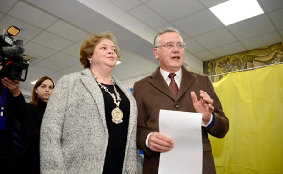 Жене Гриценко пришлось голосовать с двух попыток