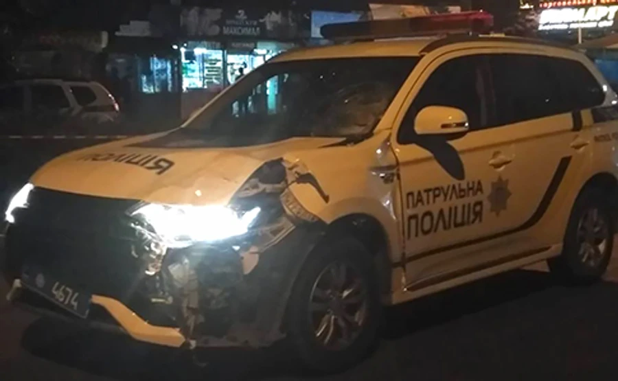 У Чернівцях поліцейське авто на смерть збило пішохода