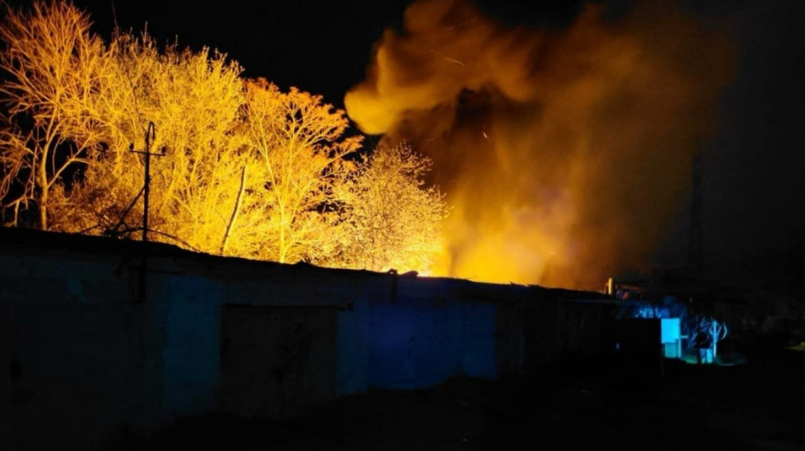 Росіяни вдарили по Запоріжжі та області: загинула людина, є поранені