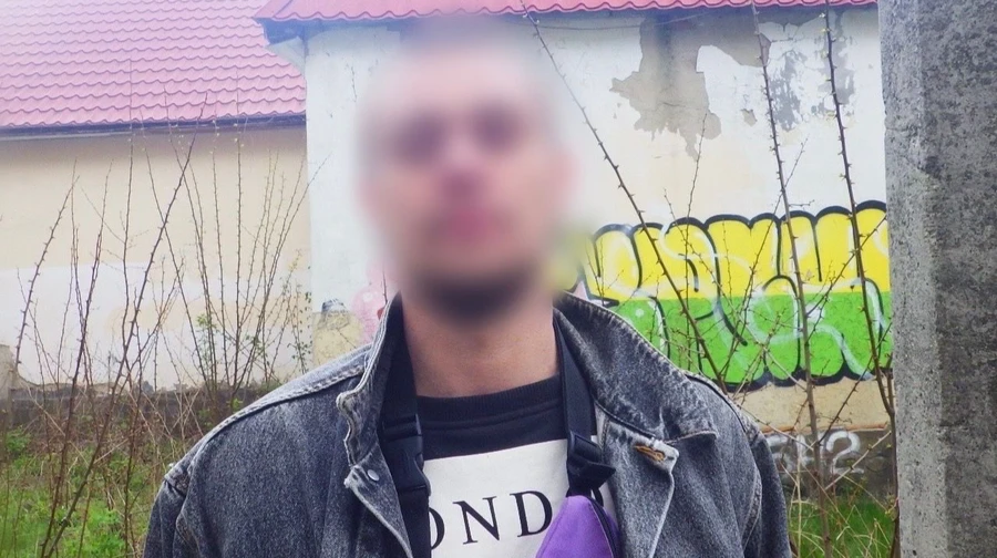 У Києві п’яний чоловік ходив вулицею з пістолетом і цілився в перехожих