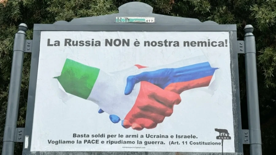В Италии появились сотни пророссийских плакатов