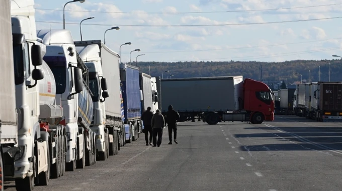 Poles to stop lorries with Ukrainian grain on border with Lithuania