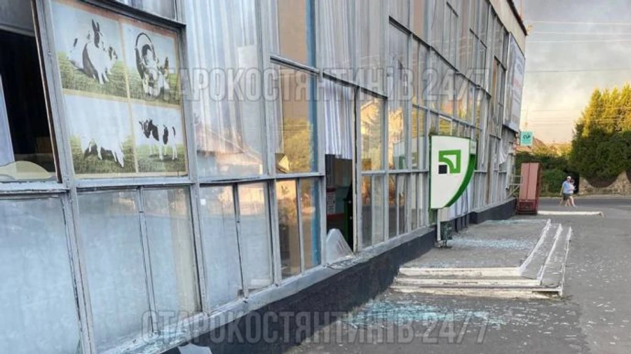 В Староконстантинове Хмельницкой области после атаки РФ повреждены дома, выбиты окна