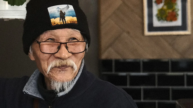 Я буду здесь, пока не умру. Как 75-летний волонтер из Японии Фуминори Цучико полгода жил с харьковчанами в метро и открыл в Харькове бесплатное кафе