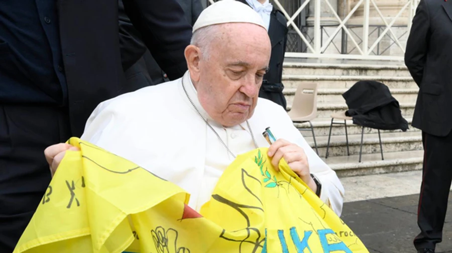Папа Римский призвал к скромному Рождеству, а сэкономленное передать в Украину
