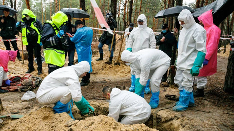 Russian Foreign Ministry claims exhumation of bodies in Izium is being staged, just like Bucha