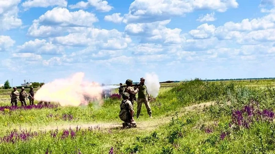 На юге ВСУ уничтожили 30 захватчиков, 2 склада и технику врага