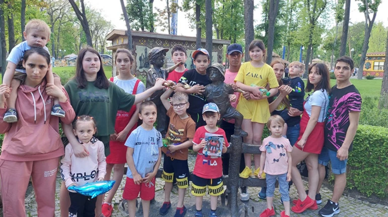 Щодня у мене – свій бій. Як мати-вихователька 22-х дітей рятує їх від війни та займається волонерством