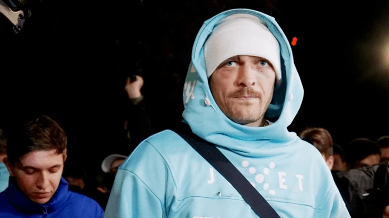 Усик вернулся в Украину