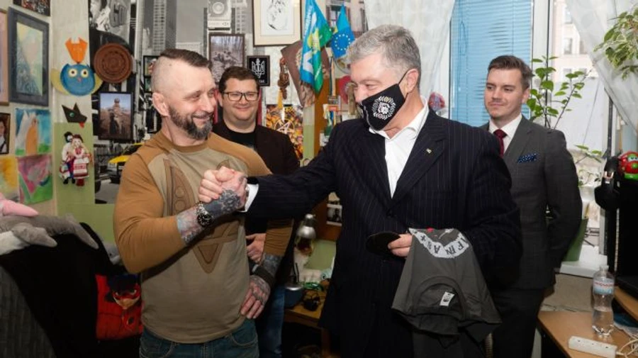 Защита говорит, что Порошенко придумал договоренность о встрече с Антоненко в офисе ЕС