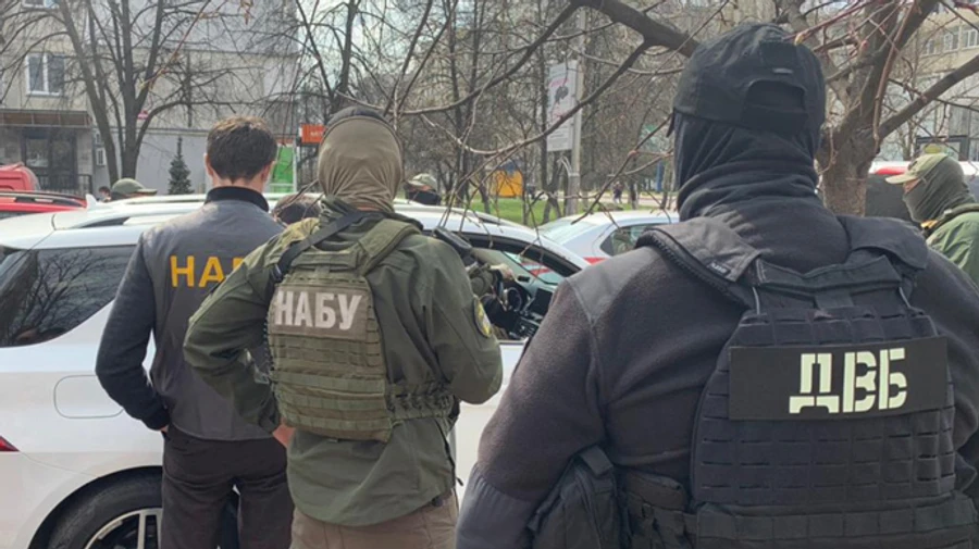 Експосадовця Нацполіції спіймали на привласненні майже 1 млн грн