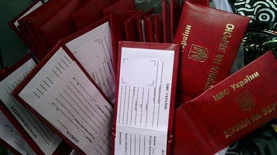 В Украине проверят всех владельцев оружия, разрешительная служба в полиции расформирована