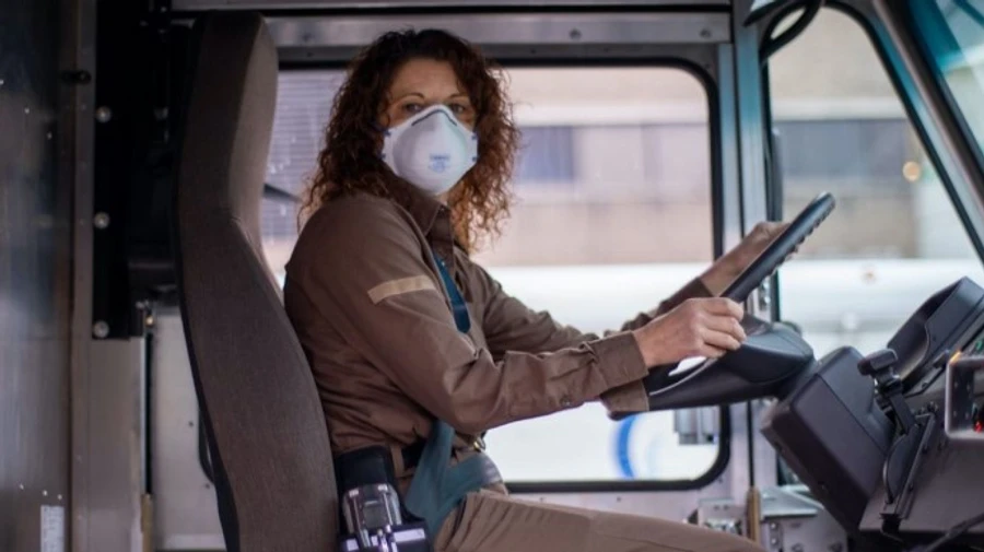 Тисячі водіїв, які застрягли у Британії, проводять Різдво у вантажівках