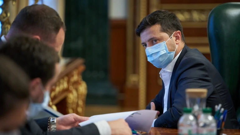 Зеленський продовжив на рік особливий статус Донбасу